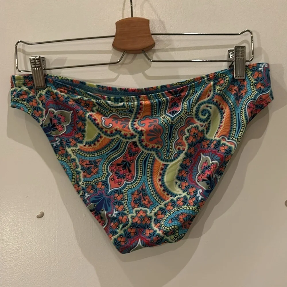 Colorful 2 piece tankini bathing suit. Top is has underwire and lined.